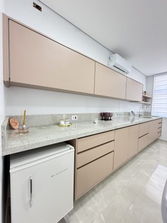 Bancadas: Para cozinhas, banheiros, áreas gourmet, lavabos e espaços comerciais